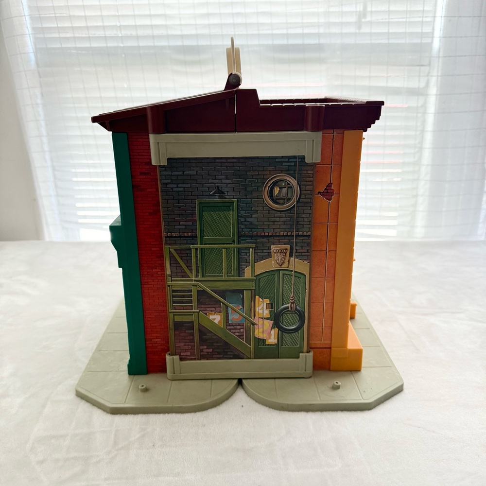 Vintage 1975 Fisher-Price Sesame Street Play Family Folding Dollhouse #938 - Picture 4 of 14